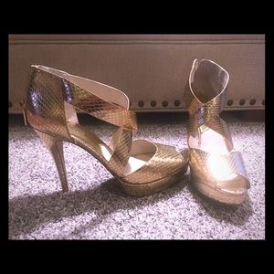 Gold Michael Kors “The Jet Set 6”